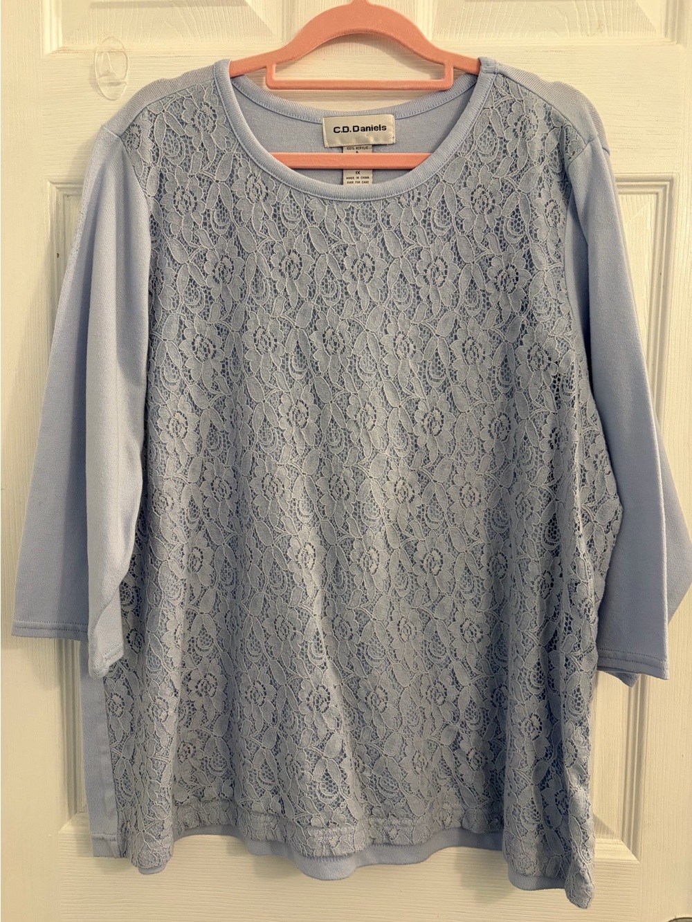 Women’s Light Blue Lace Front 3/4 Sleeve Top. Size 1X $10
